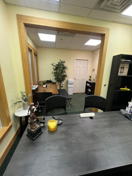 More Photos Of 1060 Osgood St, North Andover Storefront Retail Office For Lease