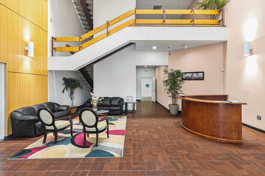 More Photos Of 91 New England Ave, Piscataway Warehouse For Lease