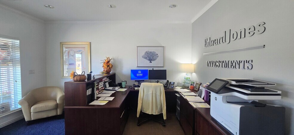 More Photos Of 1205 Bent Oaks Ct, Denton Office For Sale