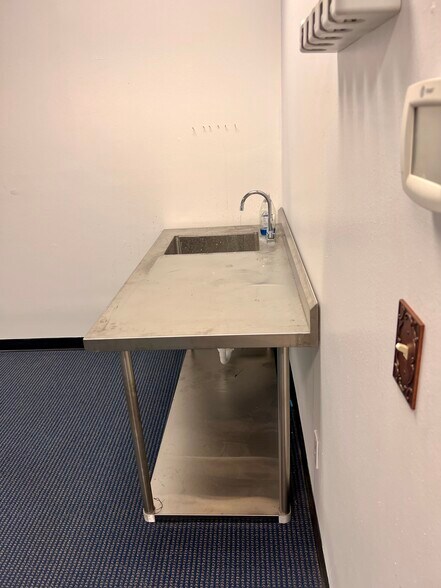 More Photos Of 202-204 N Dooley St, Grapevine Medical For Sale