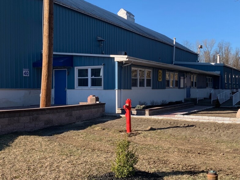 More Photos Of 1048-1050 Lower South St, Peekskill Manufacturing For Lease