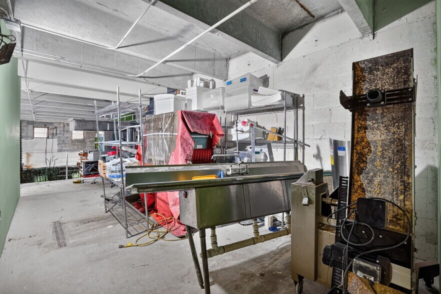 More Photos Of 8485-8499 NW 54th St, Miami Warehouse For Sale
