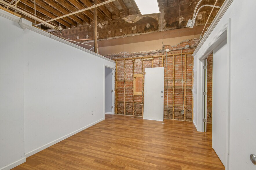 More Photos Of 321 Main Ave, De Pere Storefront Retail Office For Sale