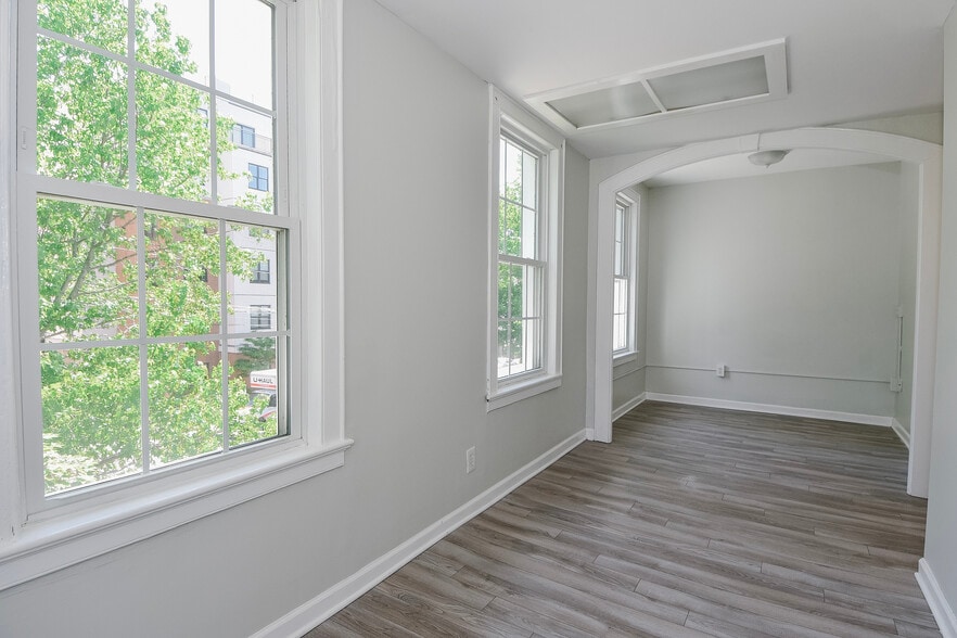 More Photos Of 93-97 Broad St, Middletown Office For Sale