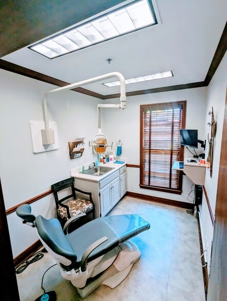 More Photos Of 4721 Chamblee Dunwoody Rd, Atlanta Medical For Lease