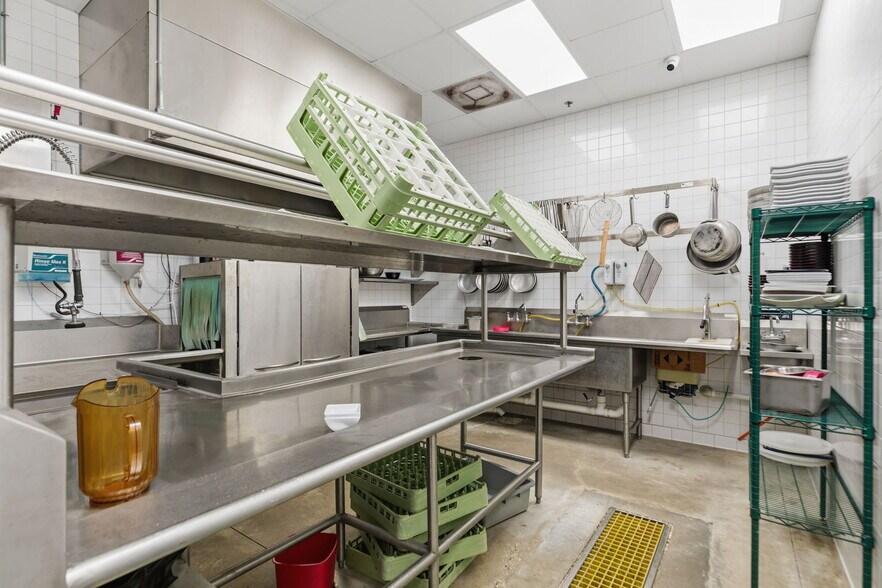 More Photos Of 3302 Shaver St, Pasadena Restaurant For Lease