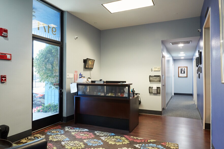 More Photos Of 9171 Gazette Ave, Chatsworth Manufacturing For Sale