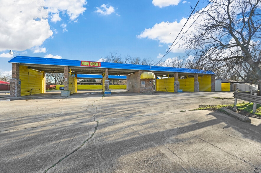 More Photos Of 805 Poindexter Ave, Cleburne Carwash For Sale