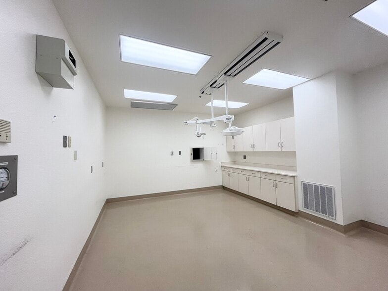 More Photos Of 1130 Conroy Ln, Roseville Medical For Sale