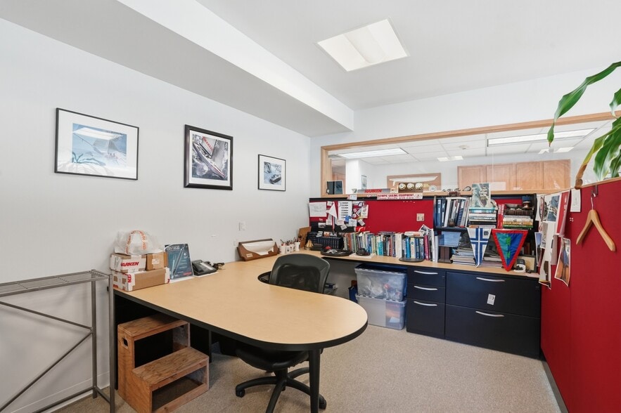 More Photos Of 19 John Clarke Rd, Middletown Office For Sale