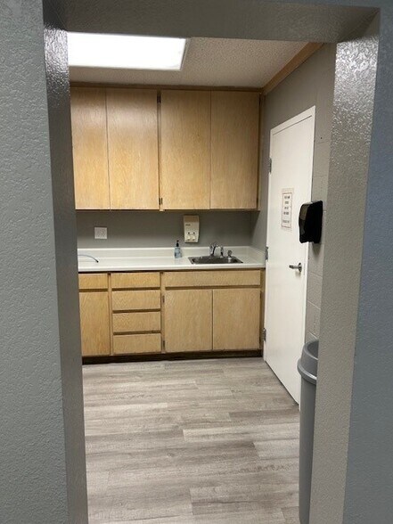More Photos Of 140 Empire Ave, Modesto Warehouse For Lease