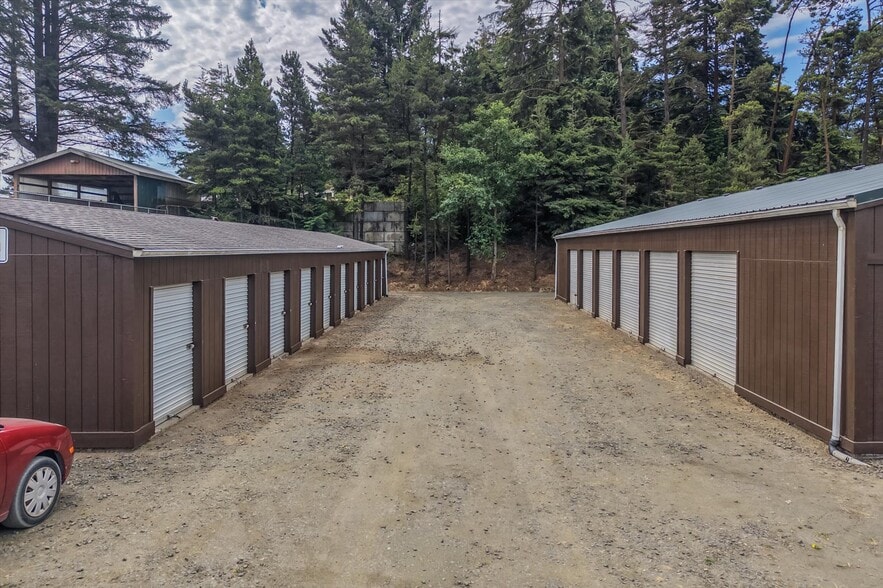 More Photos Of 93697 Storage Dr, North Bend Specialty For Sale