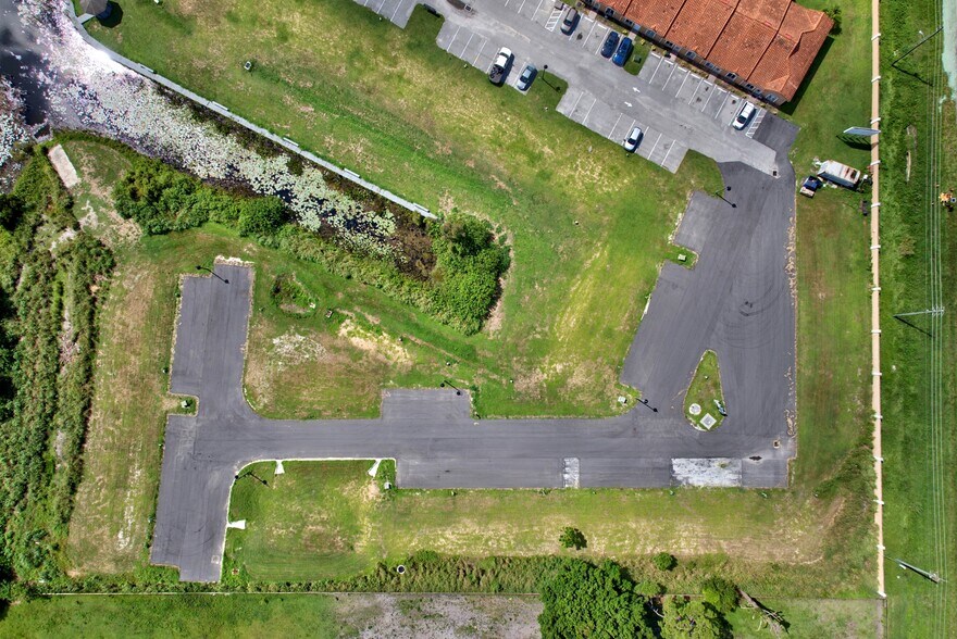 More Photos Of 2105 US 27 S, Lake Placid Apartments For Sale