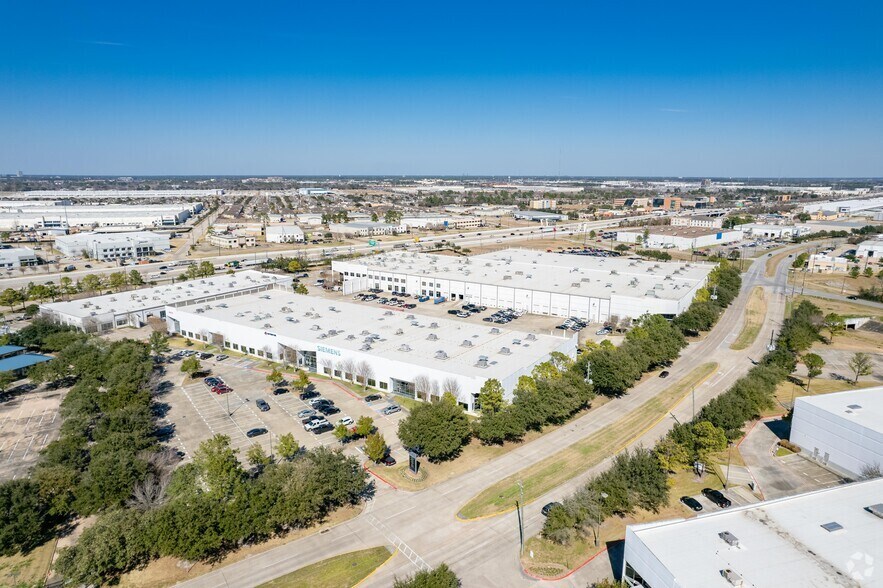 More Photos Of 8801-8872 Fallbrook Dr, Houston Unknown For Lease