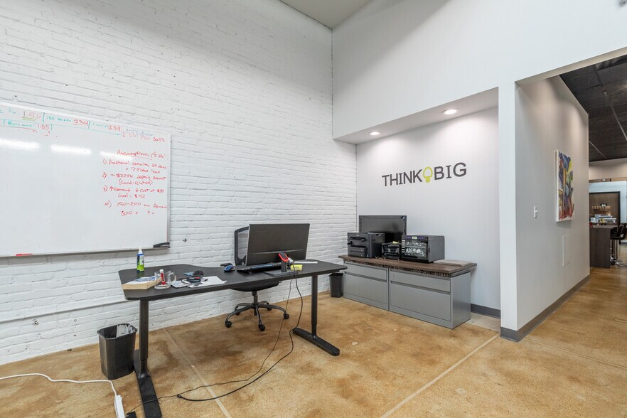 More Photos Of 2940 Locust Blvd, Saint Louis Warehouse For Lease