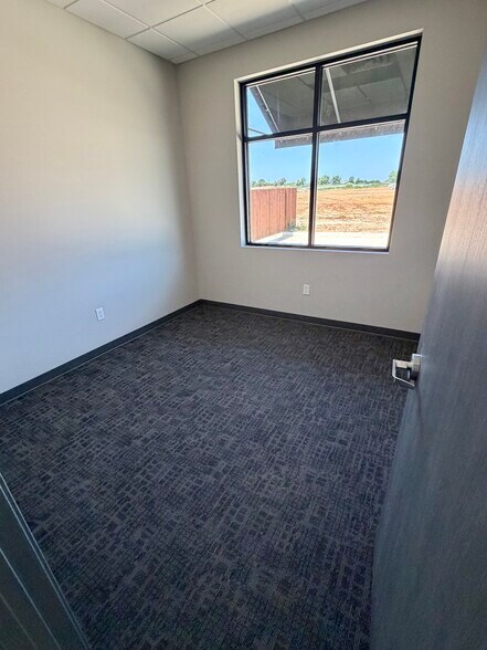 More Photos Of 6870 Rendon Bloodworth, Fort Worth Industrial For Sale