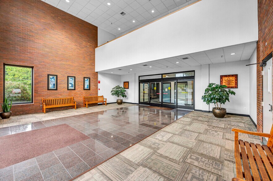 More Photos Of 290 Roberts St, East Hartford Office For Lease