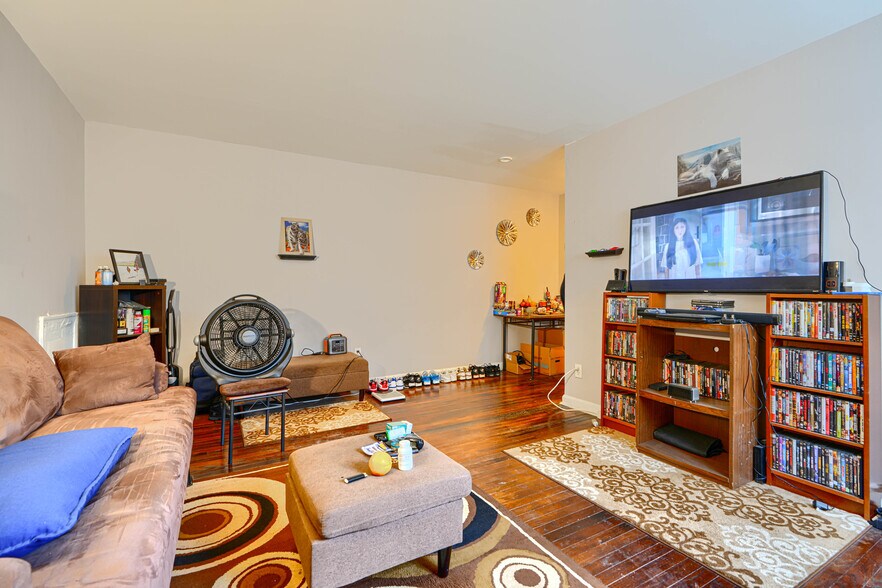 More Photos Of 1118 46th St NE, Washington Apartments For Sale