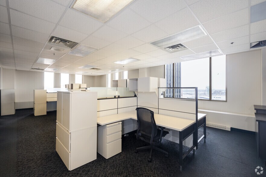 More Photos Of 215 Rue Saint-Jacques, Montréal Office For Lease