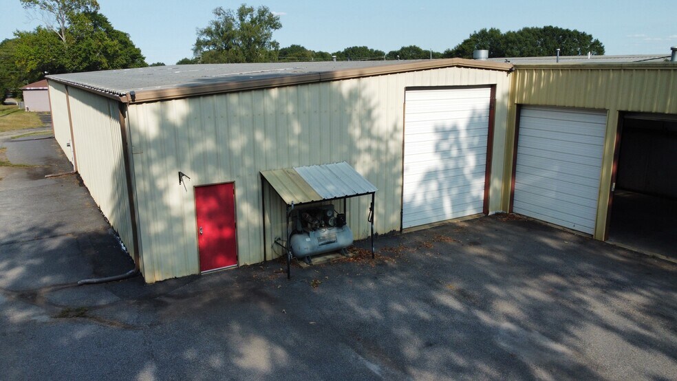 More Photos Of 2260 Powdersville Rd, Easley Warehouse For Lease