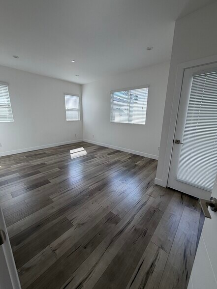 More Photos Of 3944 S Budlong Ave, Los Angeles Apartments For Sale