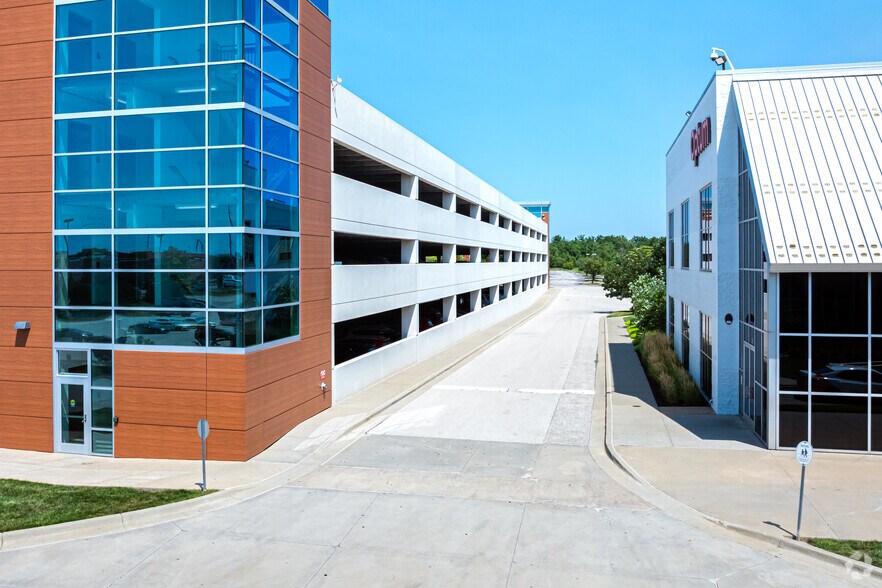 More Photos Of 6800 W 115th St, Overland Park Office For Lease