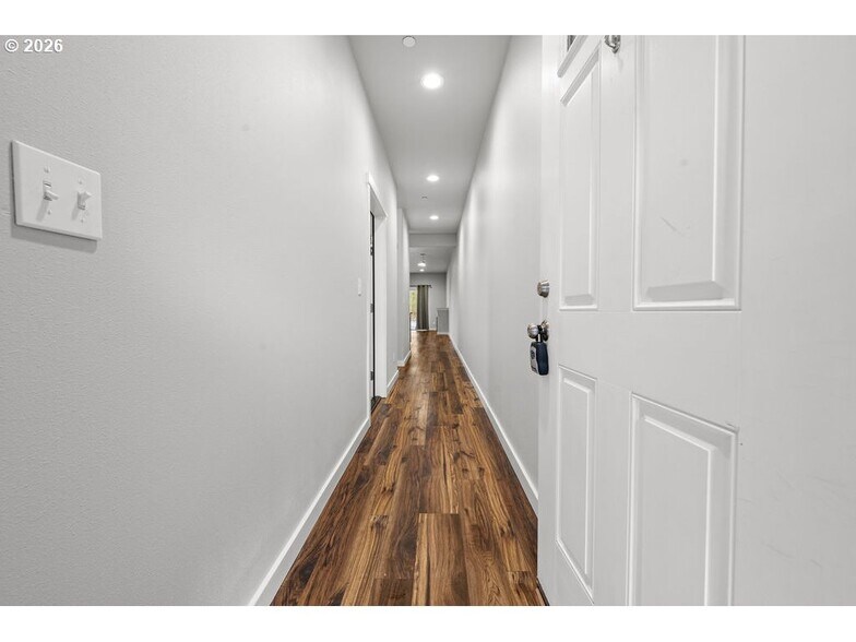 More Photos Of 1524 SE Honeysuckle Loop, Warrenton Apartments For Sale