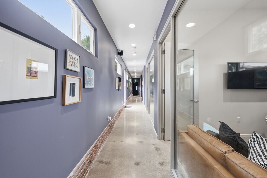 More Photos Of 1674 Corinth Ave, Los Angeles Office For Sale