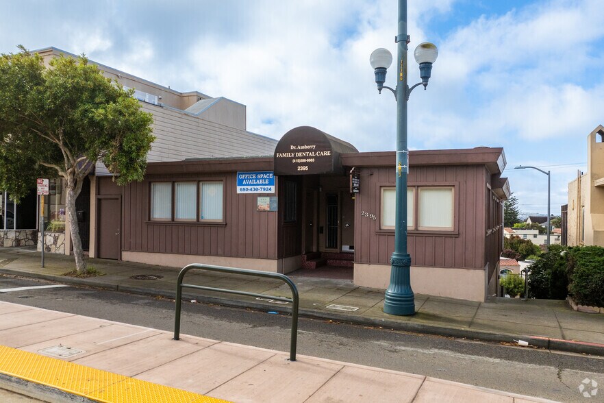 Primary Photo Of 2395 Ocean Ave, San Francisco Coworking Space