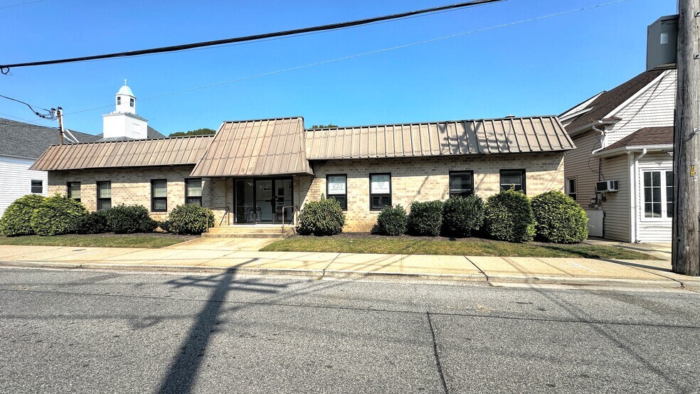 More Photos Of 1991 Smith St, Merrick Medical For Sale
