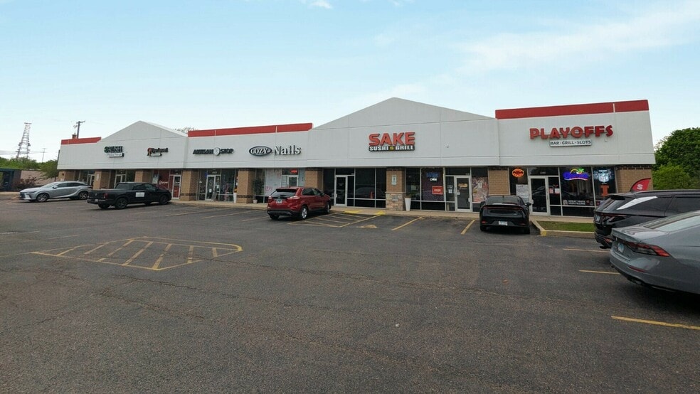 More Photos Of 884 S Rand Rd, Lake Zurich General Retail For Lease