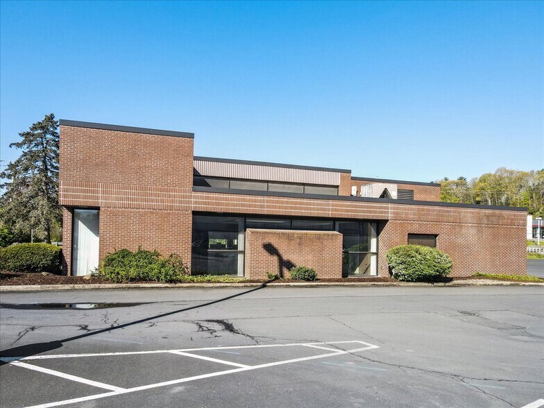 More Photos Of 209 Skyline Dr, East Stroudsburg Freestanding For Lease
