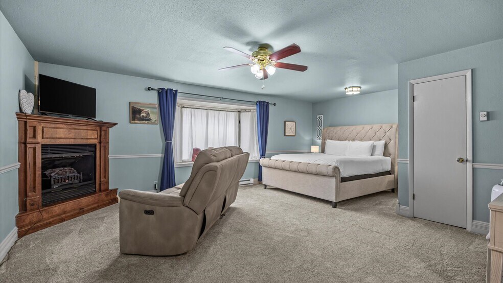 More Photos Of 118 6TH Ave, Ouray Hotel For Sale