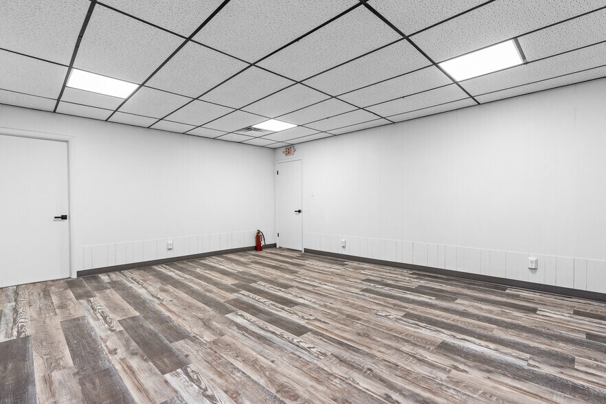 More Photos Of 100 N 11th St, Van Buren Warehouse For Sale