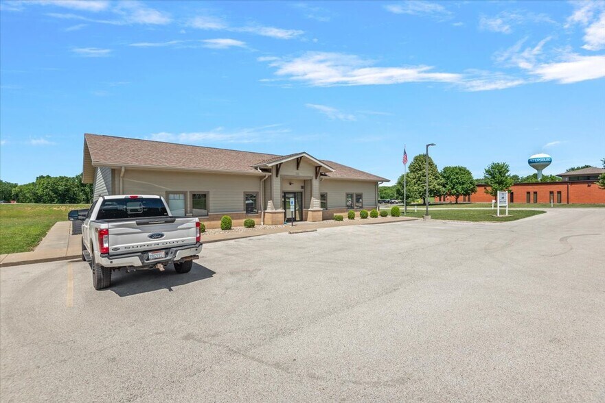 More Photos Of 103 Centre Dr, Petersburg Office For Sale