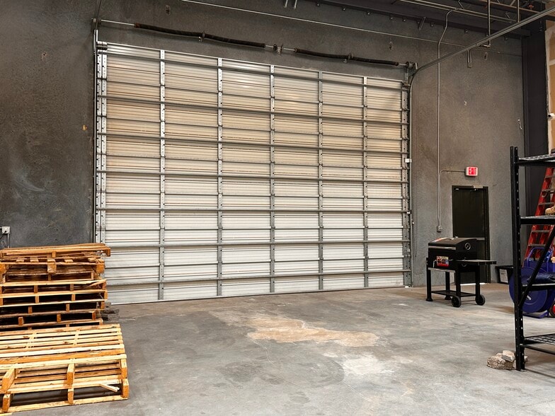 More Photos Of 8736 Gateway Blvd E, El Paso General Retail For Lease