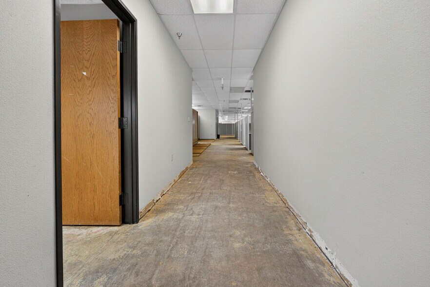 More Photos Of 1400 N Kennedy Ave, Shawnee Office For Sale