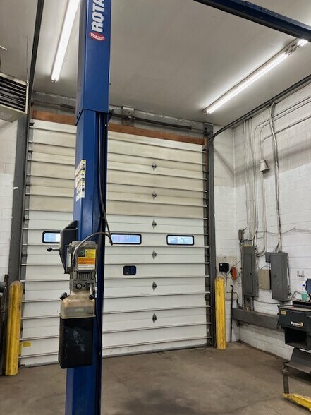 More Photos Of 1110 Island Ave, McKees Rocks Warehouse For Lease