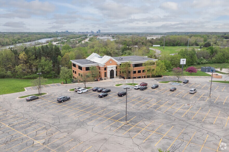 More Photos Of 318 River Ridge Dr, Grand Rapids Office For Sale
