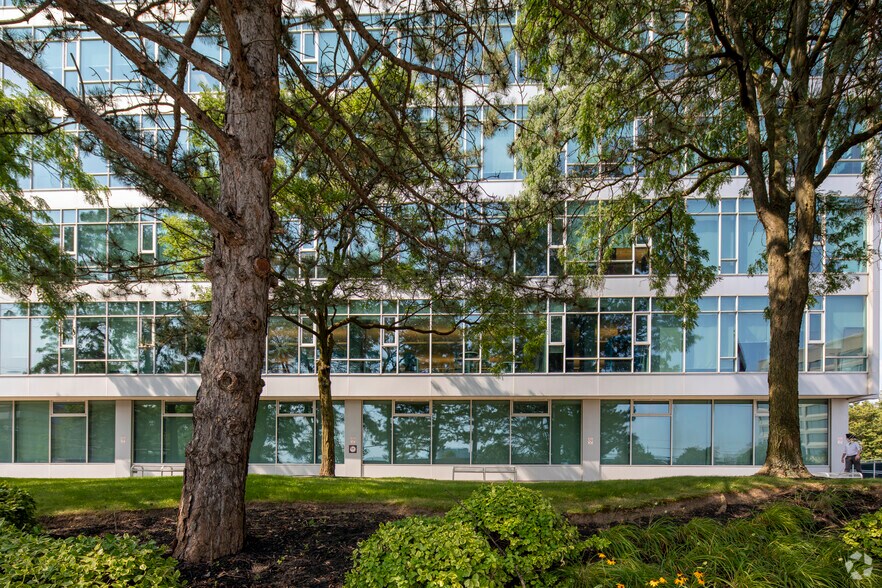 More Photos Of 180 Duncan Mill Rd, Toronto Office For Lease