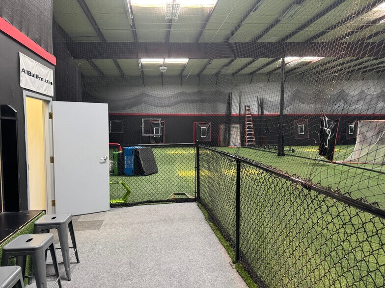 More Photos Of 1060 Union Center Dr, Alpharetta Distribution For Lease