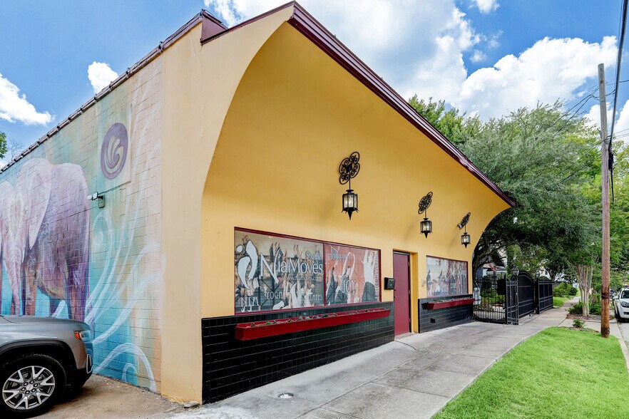 More Photos Of 508 Pecore St, Houston Freestanding For Lease