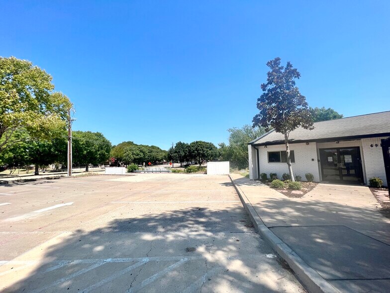 More Photos Of 6912 Ohio Dr, Plano Daycare Center For Sale