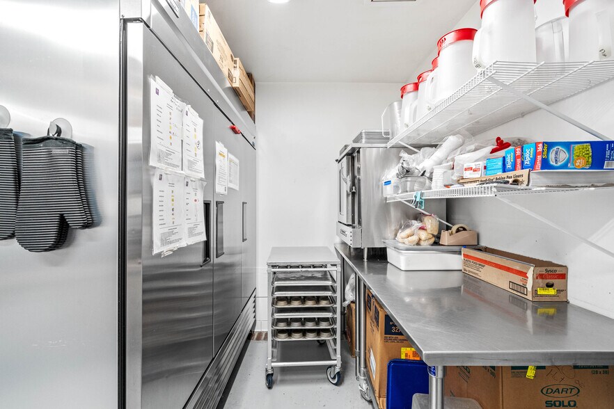 More Photos Of 8026 E Main St, Ridgeland General Retail For Sale