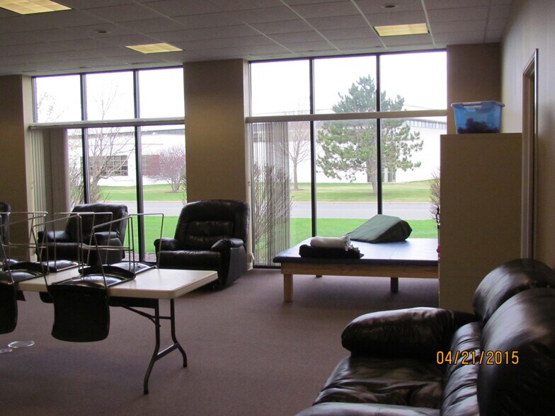 More Photos Of 408 Red Cedar St, Menomonie Showroom For Lease