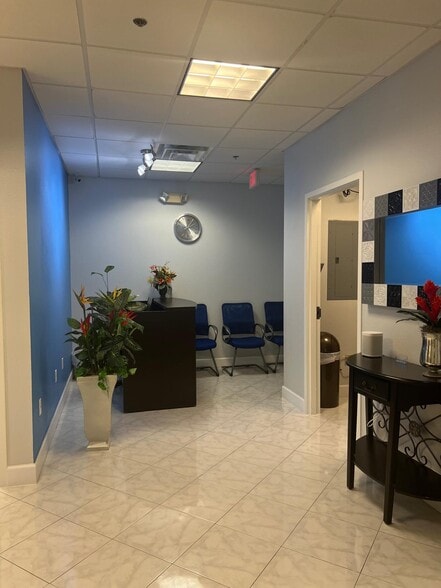More Photos Of 13538 Village Park Dr, Orlando Office Residential For Lease