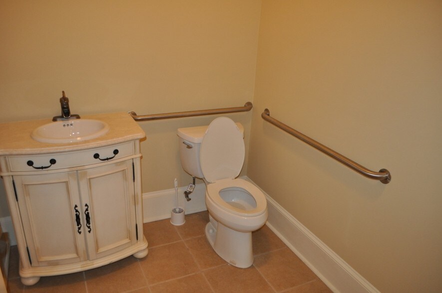 More Photos Of 4330 S Lee St, Buford Medical For Lease