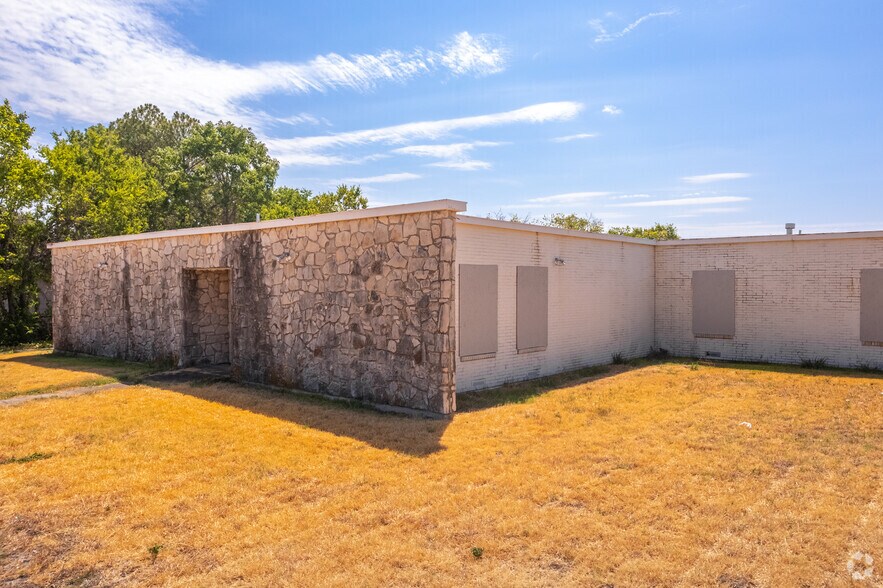 More Photos Of 901 E 16th Ave, Corsicana Apartments For Sale