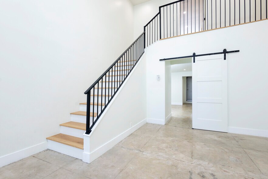 More Photos Of 249 S Robertson Blvd, Beverly Hills Storefront Retail Office For Lease