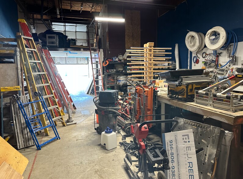 More Photos Of 720 Olive Dr, Davis Warehouse For Lease